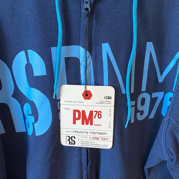 NWT PRIVATE MEMBER Blue Zip Front Hoodie Sweater with Graphic Print SZ M - Picture 5 of 8
